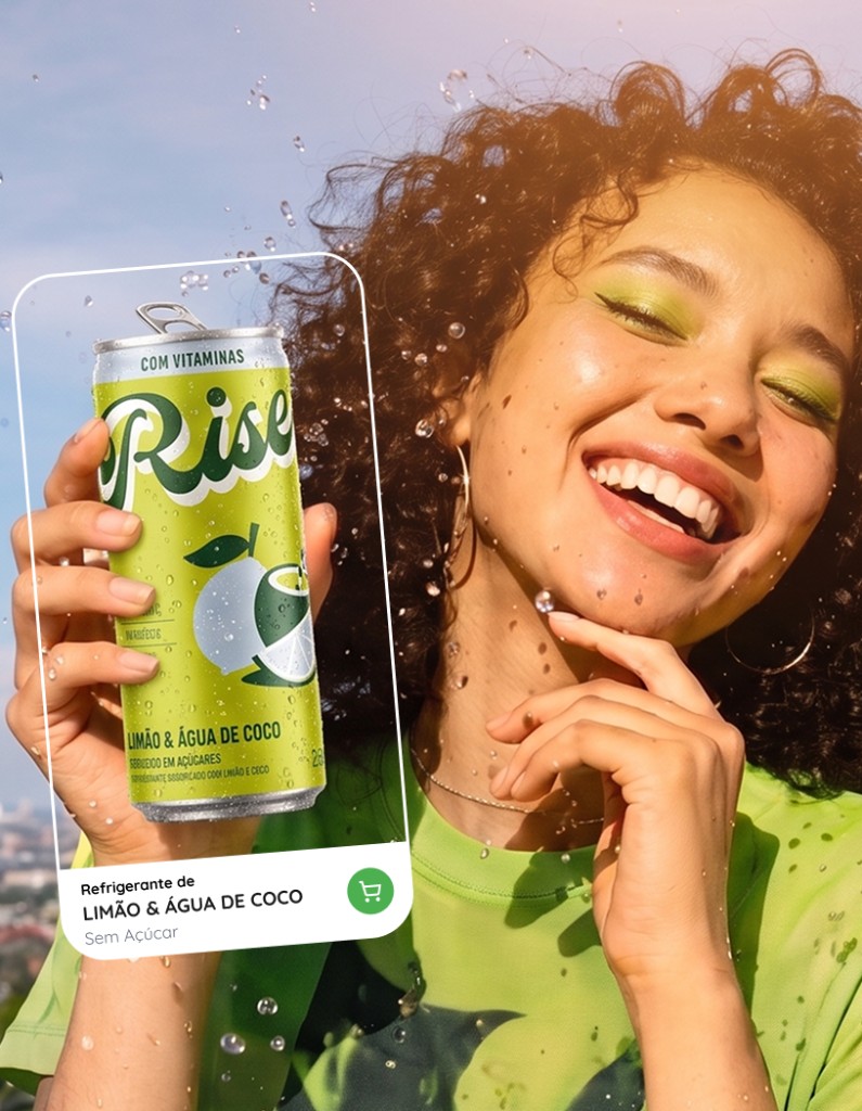 Mulher com lata Rise Limão & Água de Coco sob o sol