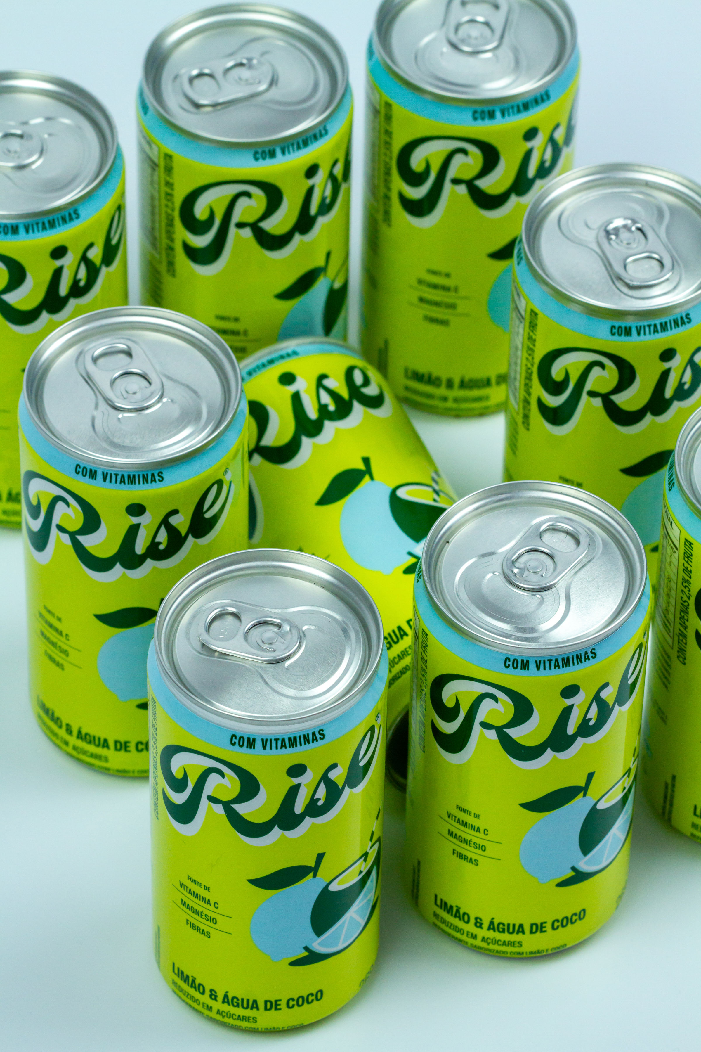 Latas Rise Limão & Água de Coco versão reduzida em açúcares